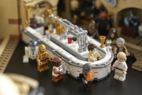 mos eisley cantina lego