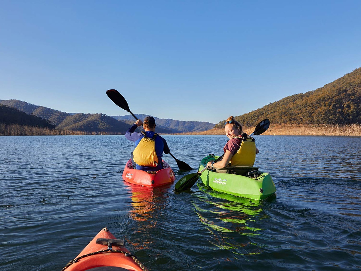 couple kayaking on lake eildon