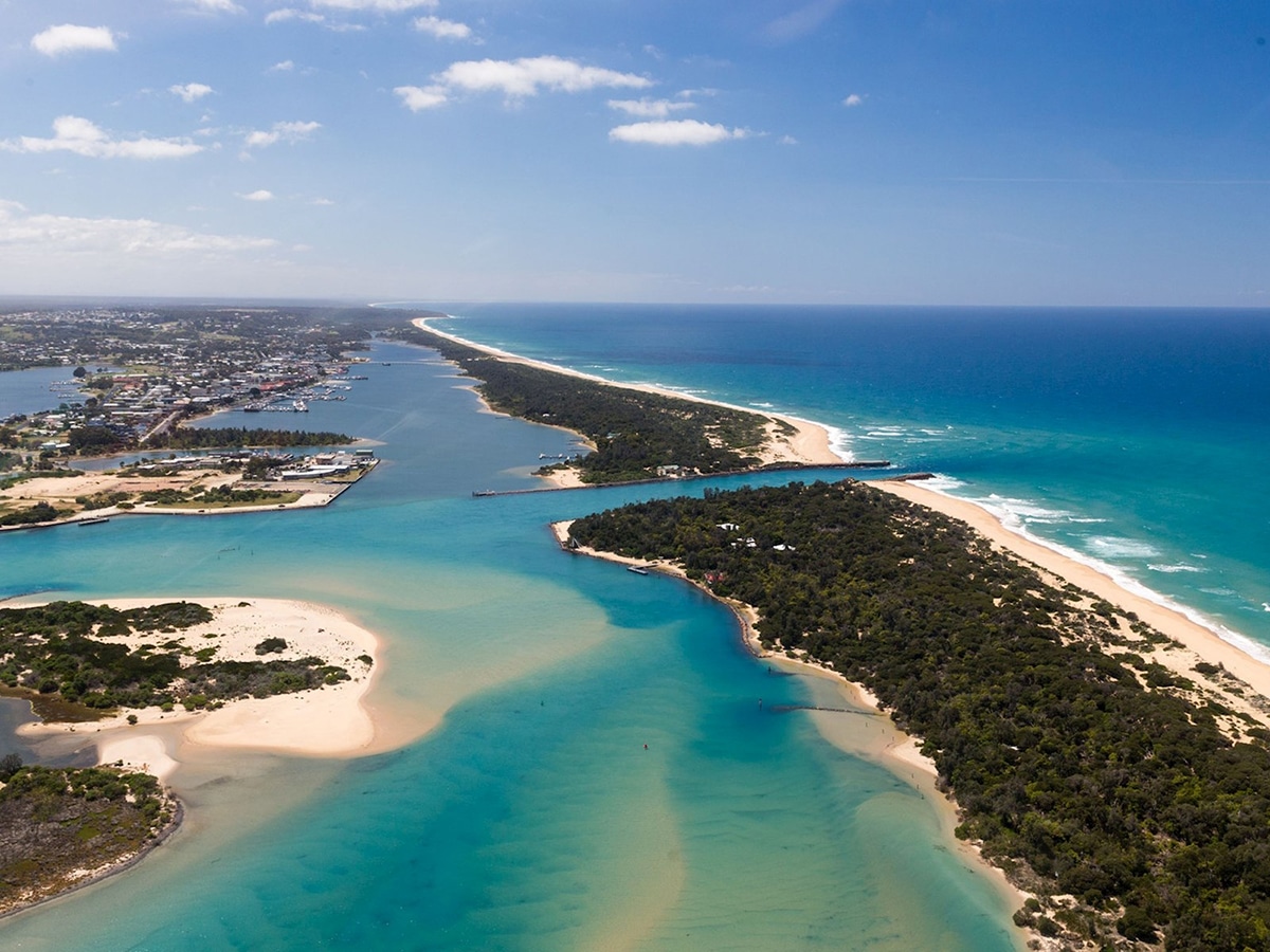 shoreline drive gippsland lakes coastal park birds eye view