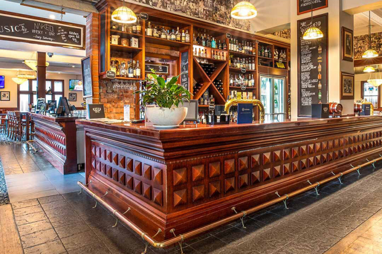21 Best Pubs in Brisbane You Need to Visit Man of Many
