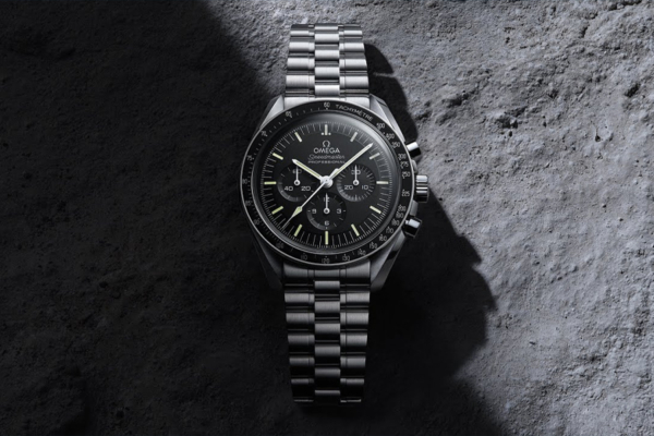 omega speedmaster moonwatch dark side of the moon