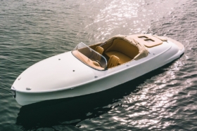 Hermes Speedster E Dayboat front side