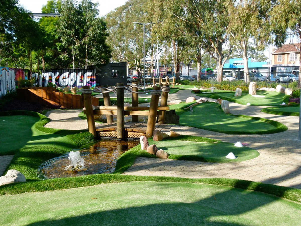 where to play putt putt near me