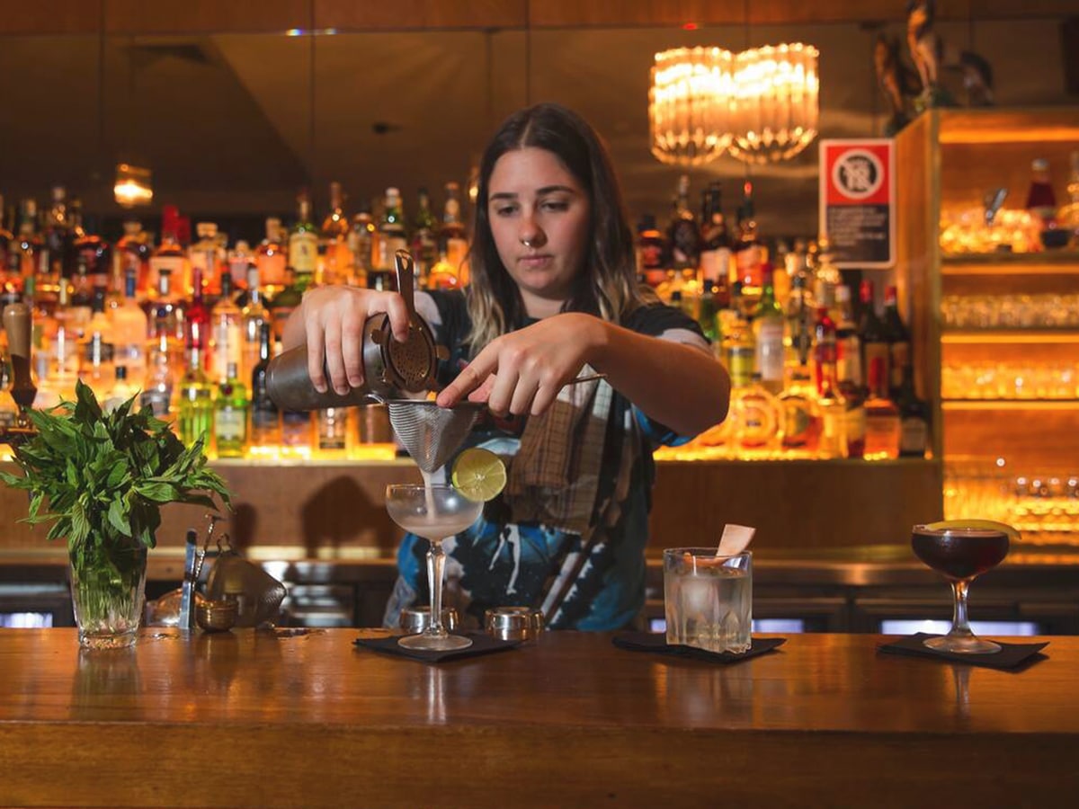 gunthers dining room bartenders serving cocktails
