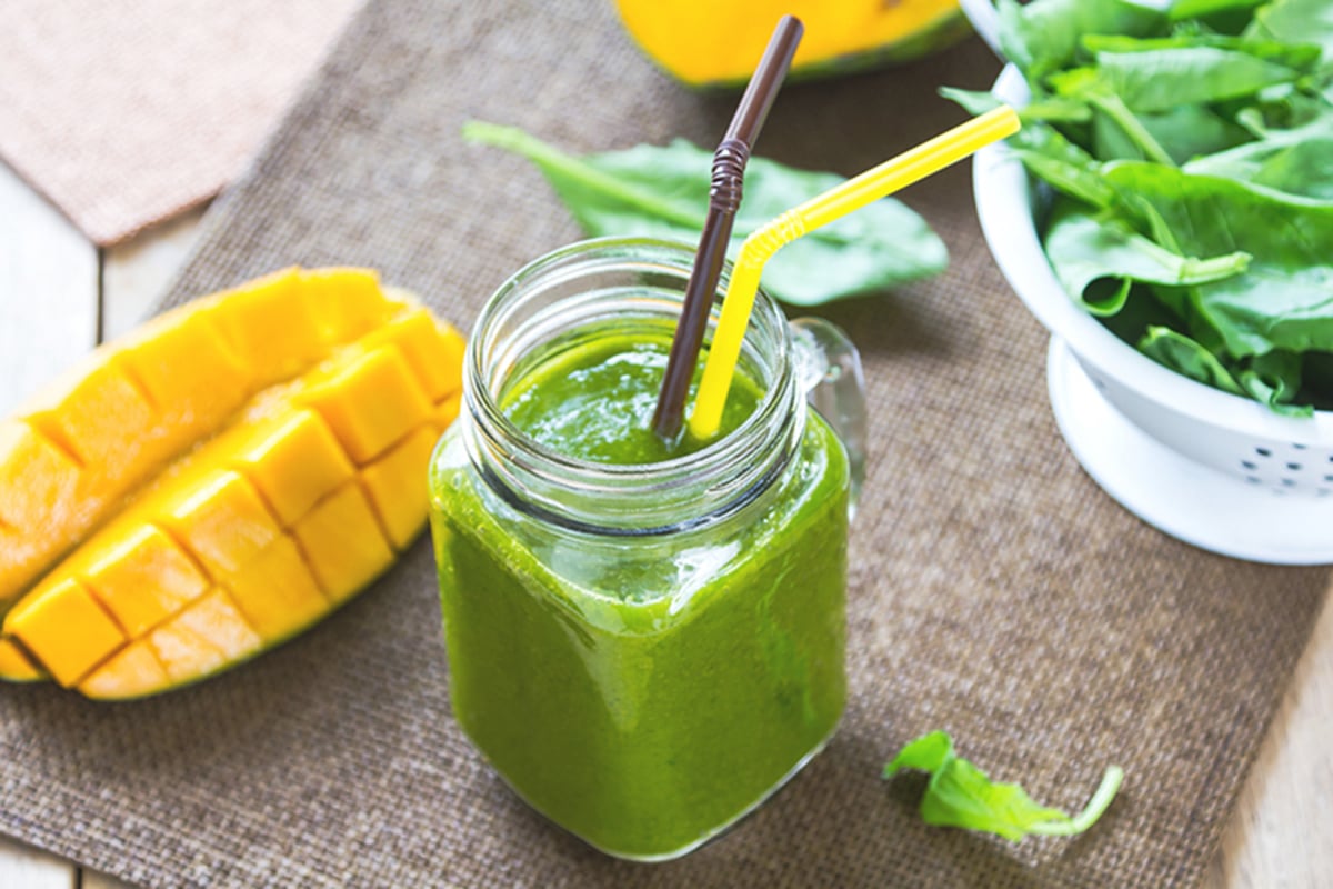 five ingredient green smoothie with mango
