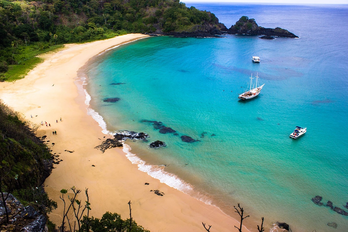 baia do sancho beach