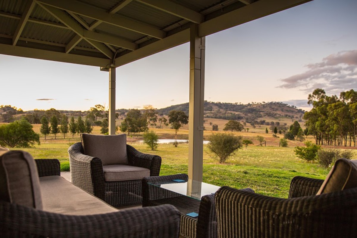 25-best-farm-stays-in-nsw-man-of-many