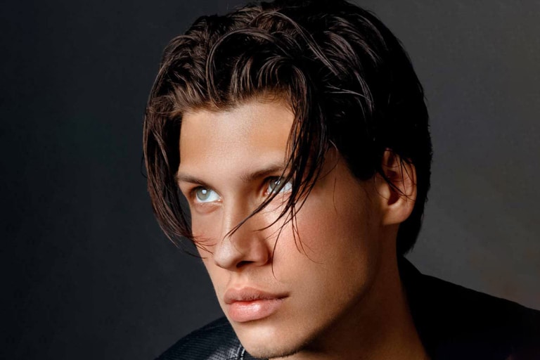 9 Best Middle Part Hairstyles For Men Slicked Eboy Haircut 768x512 