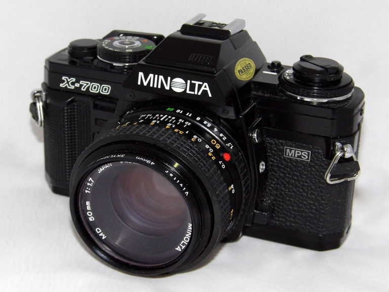 10-best-traditional-film-cameras-man-of-many