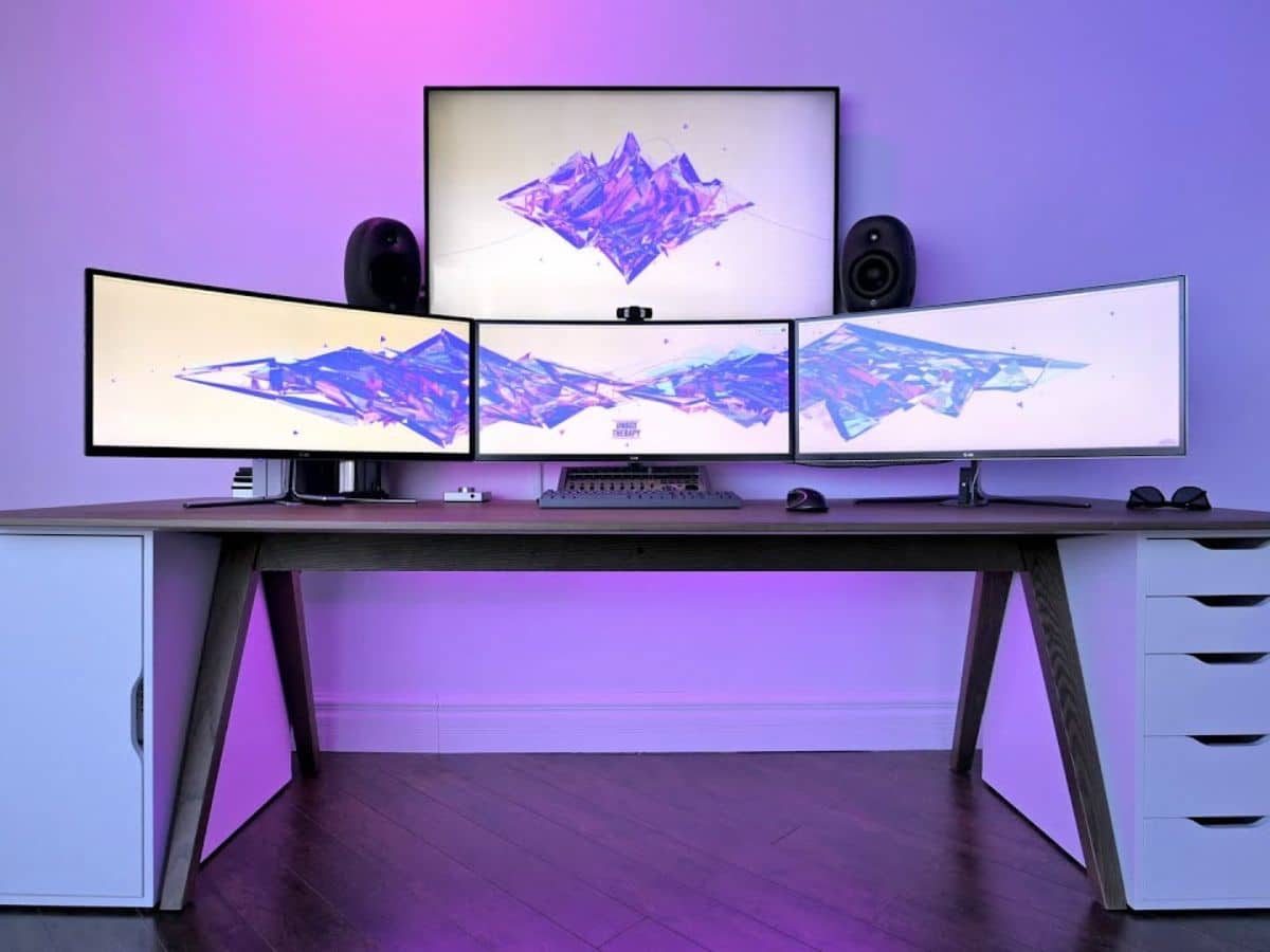 Desk with three monitors combined in a curved single screen