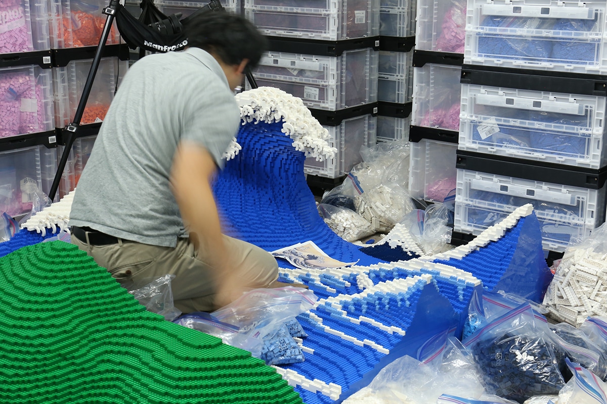 Master Lego builder's Great Wave off Kanagawa making move across ocean for  Hokusai event【Photos】