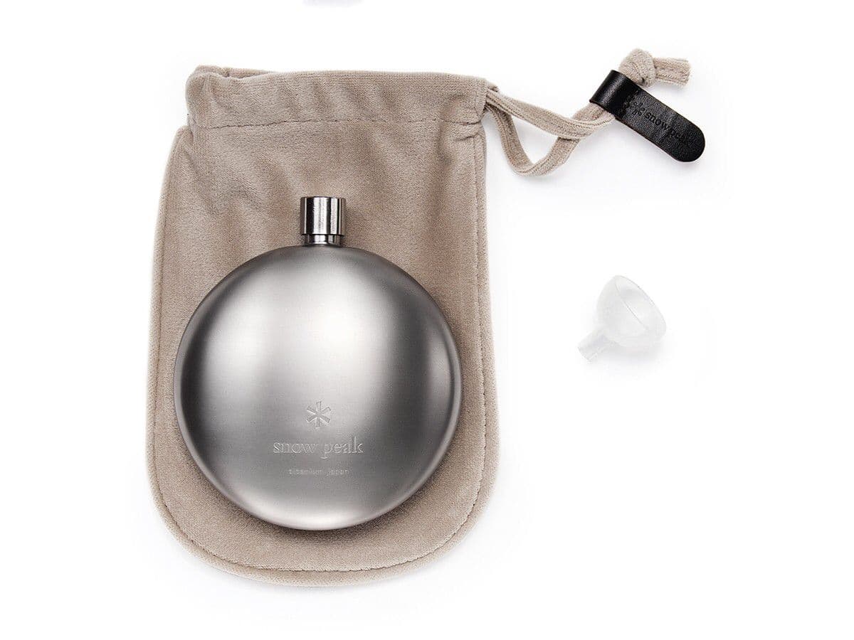 Snowpeak hip flask with cary bag