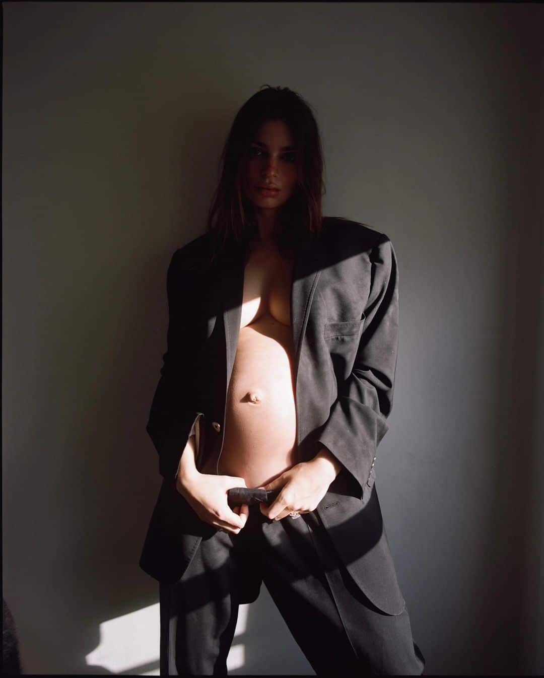 Emily Ratajkowski Nude Pregnant Belly