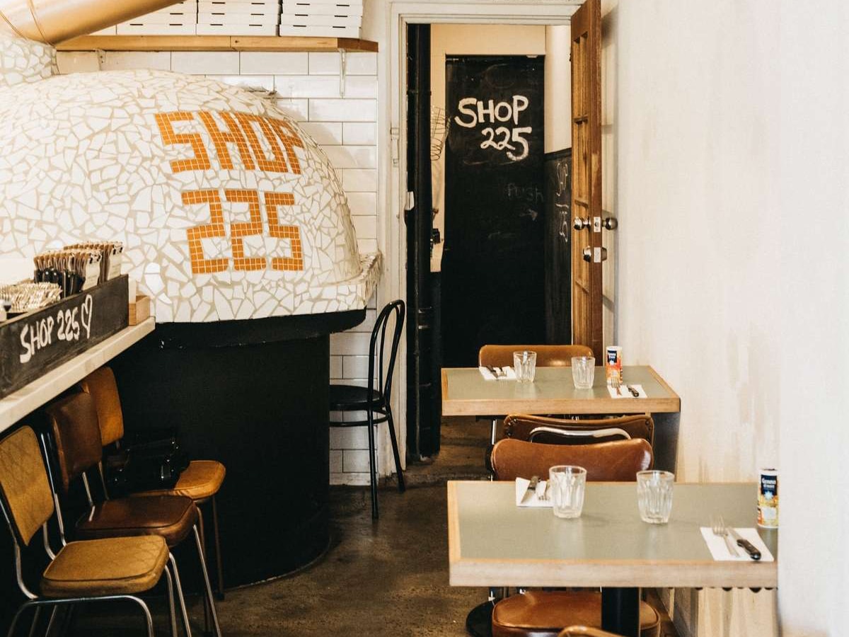 shop225 pizzeria interior