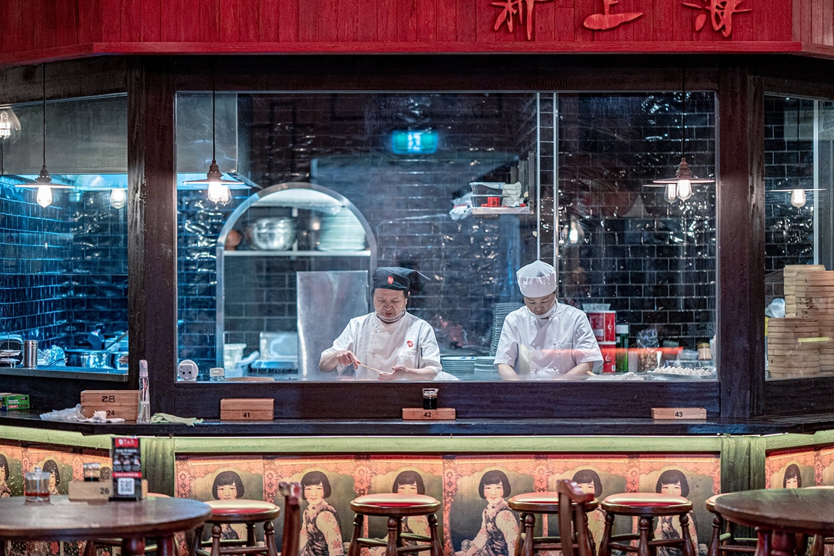 chinese restaurant open kitchen