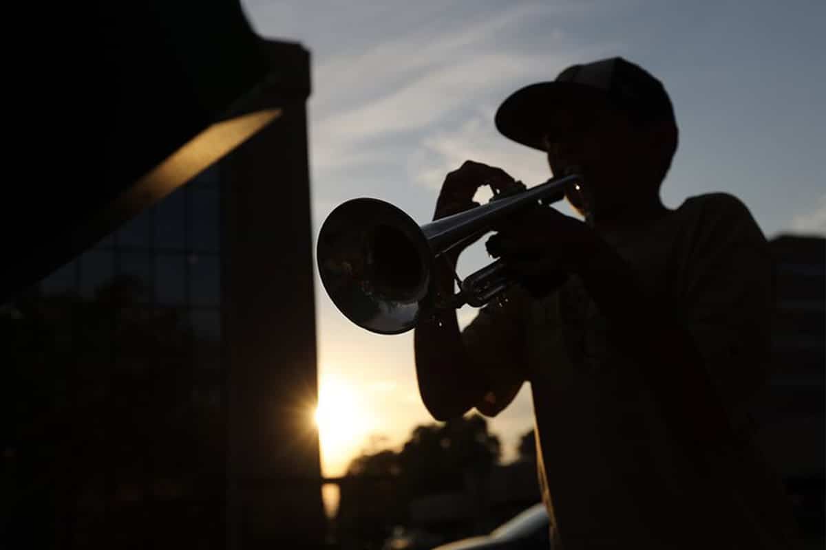 8 ways to commemorate anzac day at home