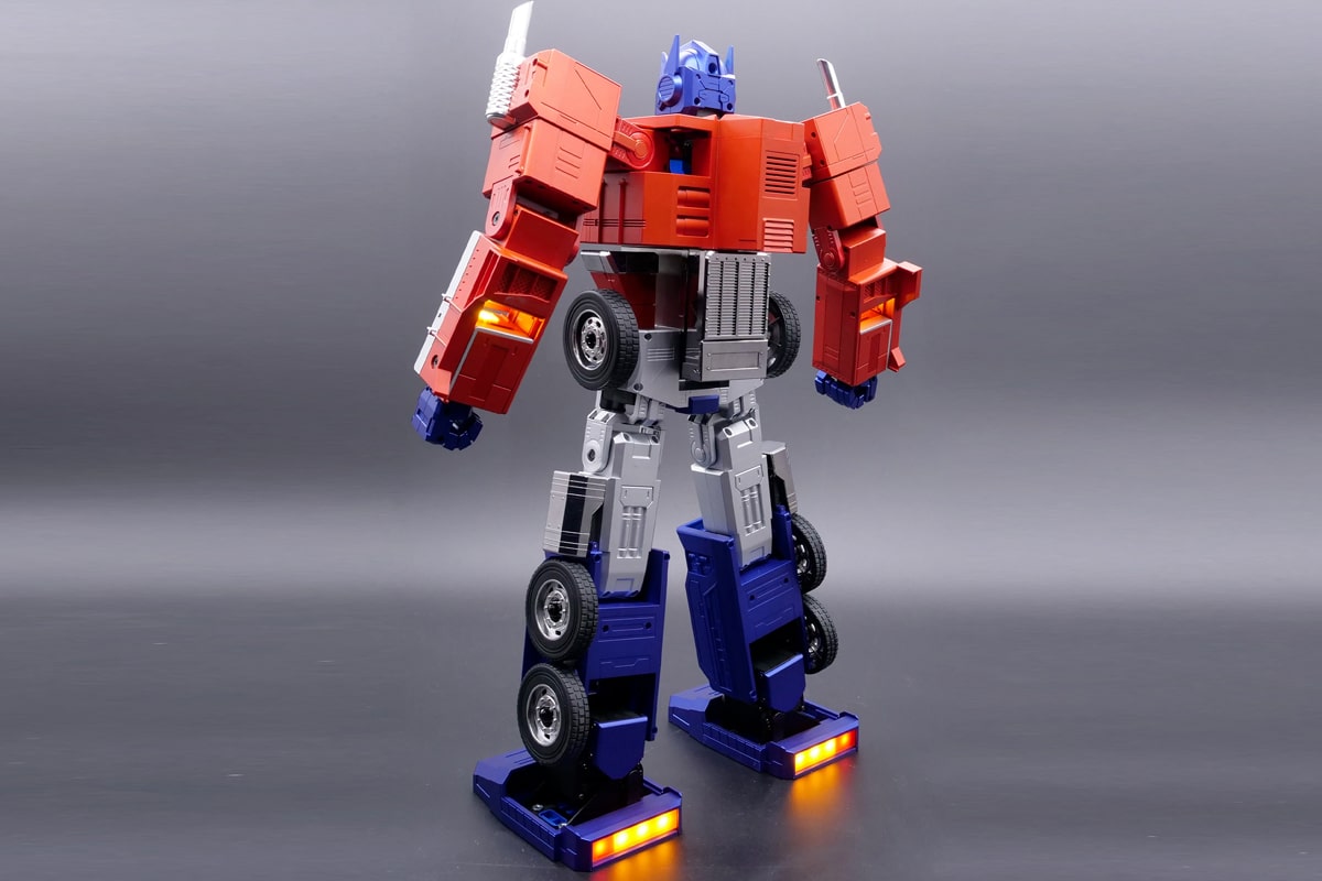 transforming optimus toy