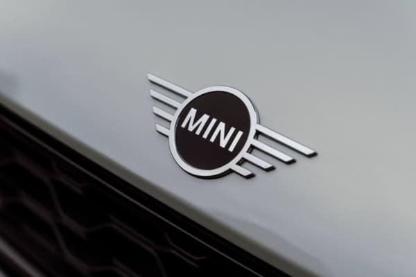 Review: Mini's New Plug-In Hybrid Countryman Isn't the Car of the ...