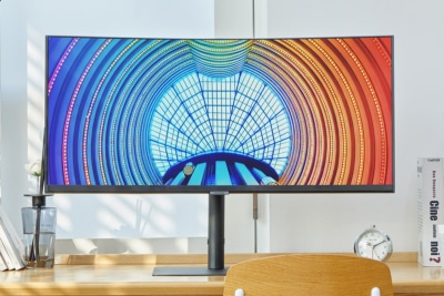 Samsung's 'Dazzling' New S8, S7 and S6 Monitors are a Sight for Sore Eyes