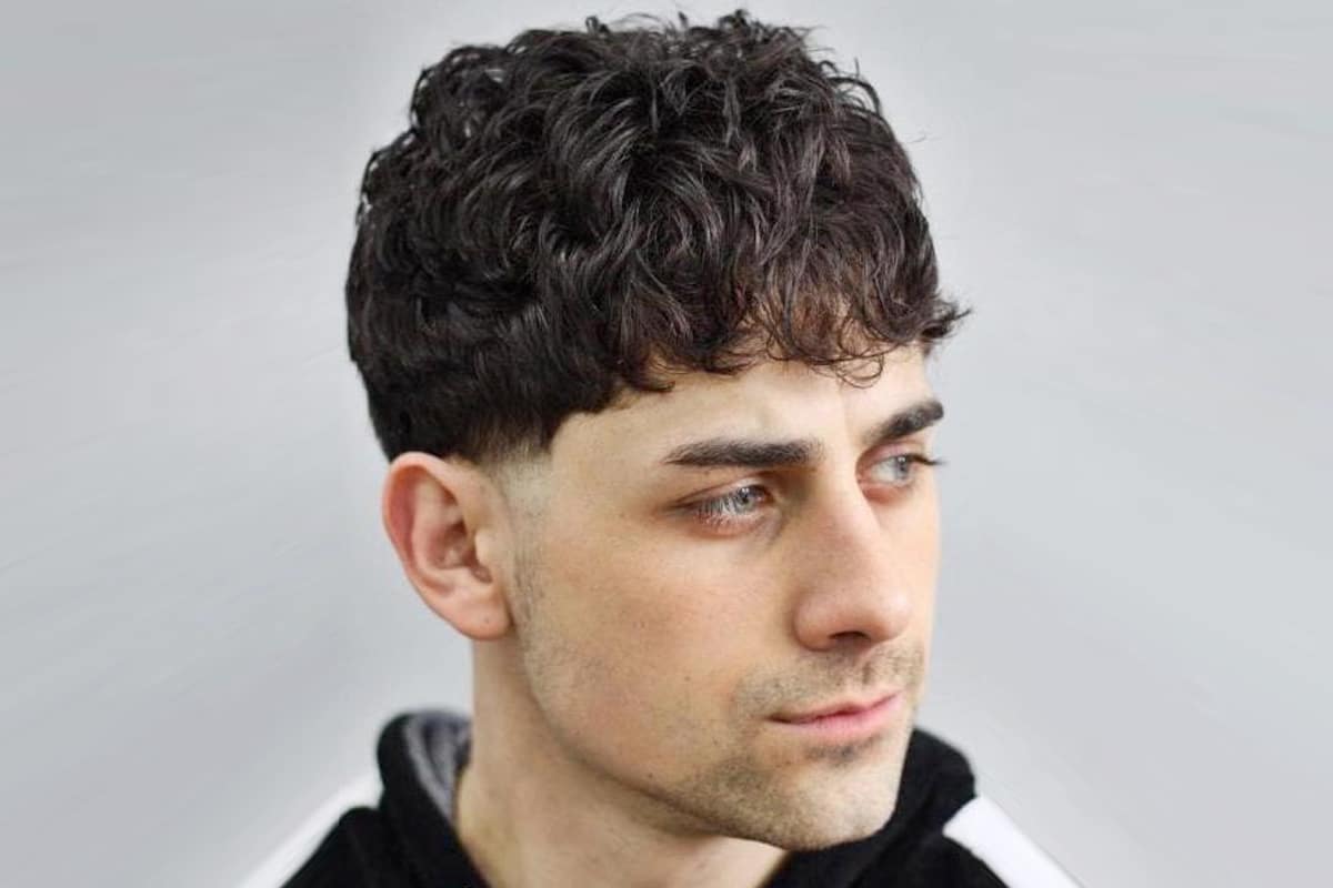 32+ Stylish Modern Bowl Cut Hairstyles for Men-Wavy Bowl Cut