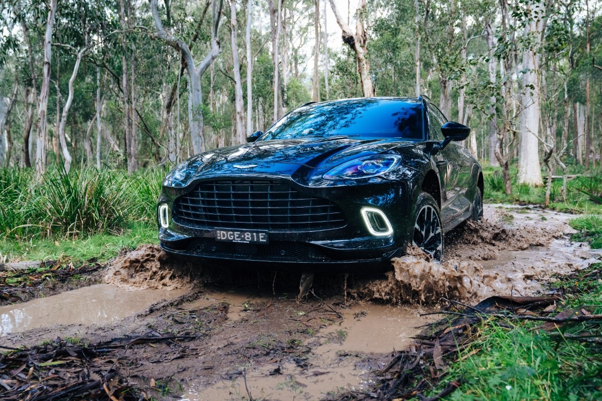 Aston dbx offroad 7