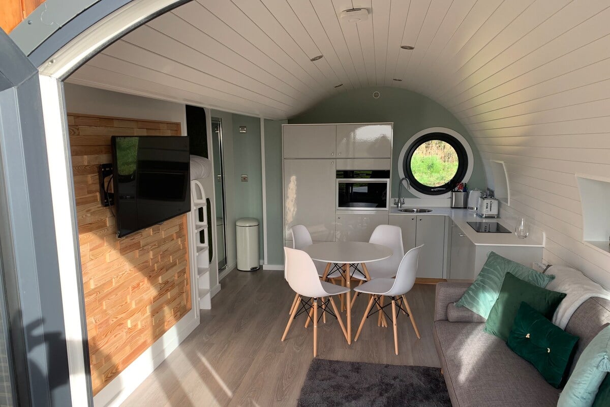 The willow cabin 2