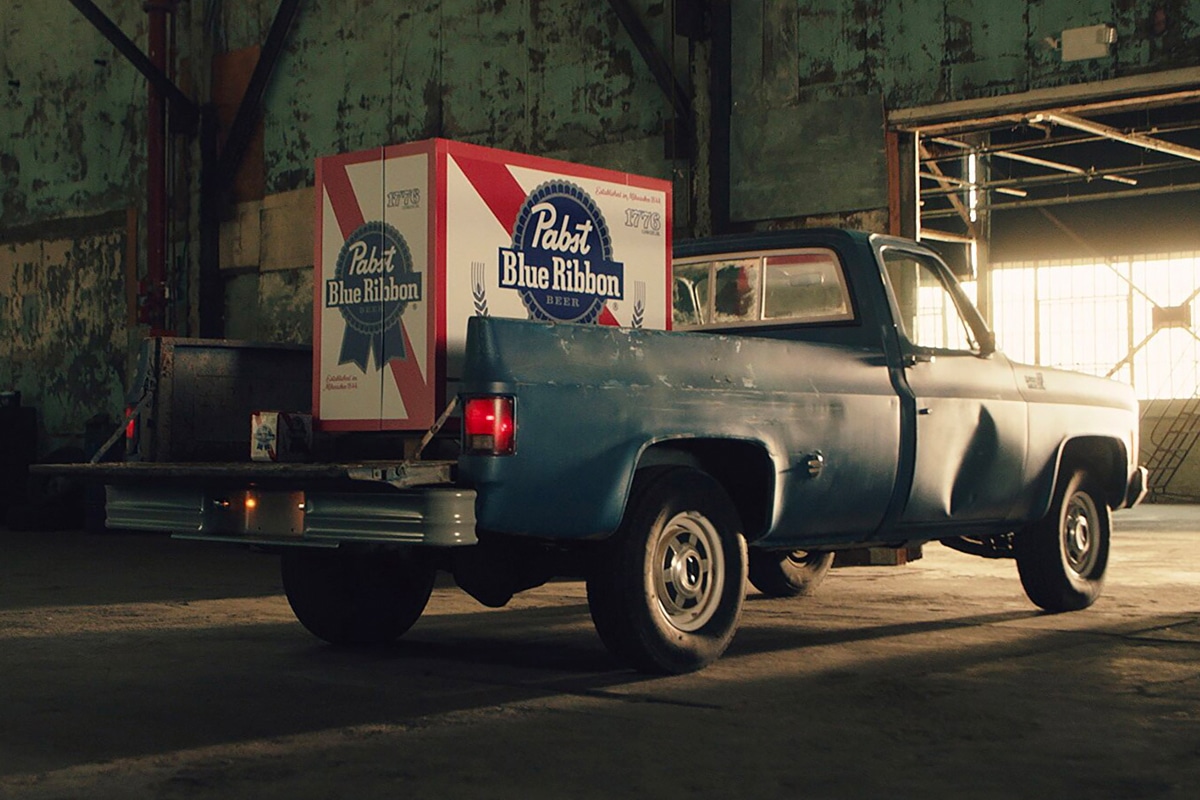 Pabst Blue Ribbon Unveils Utterly Ridiculous 1,776 Can Slab | Man of Many