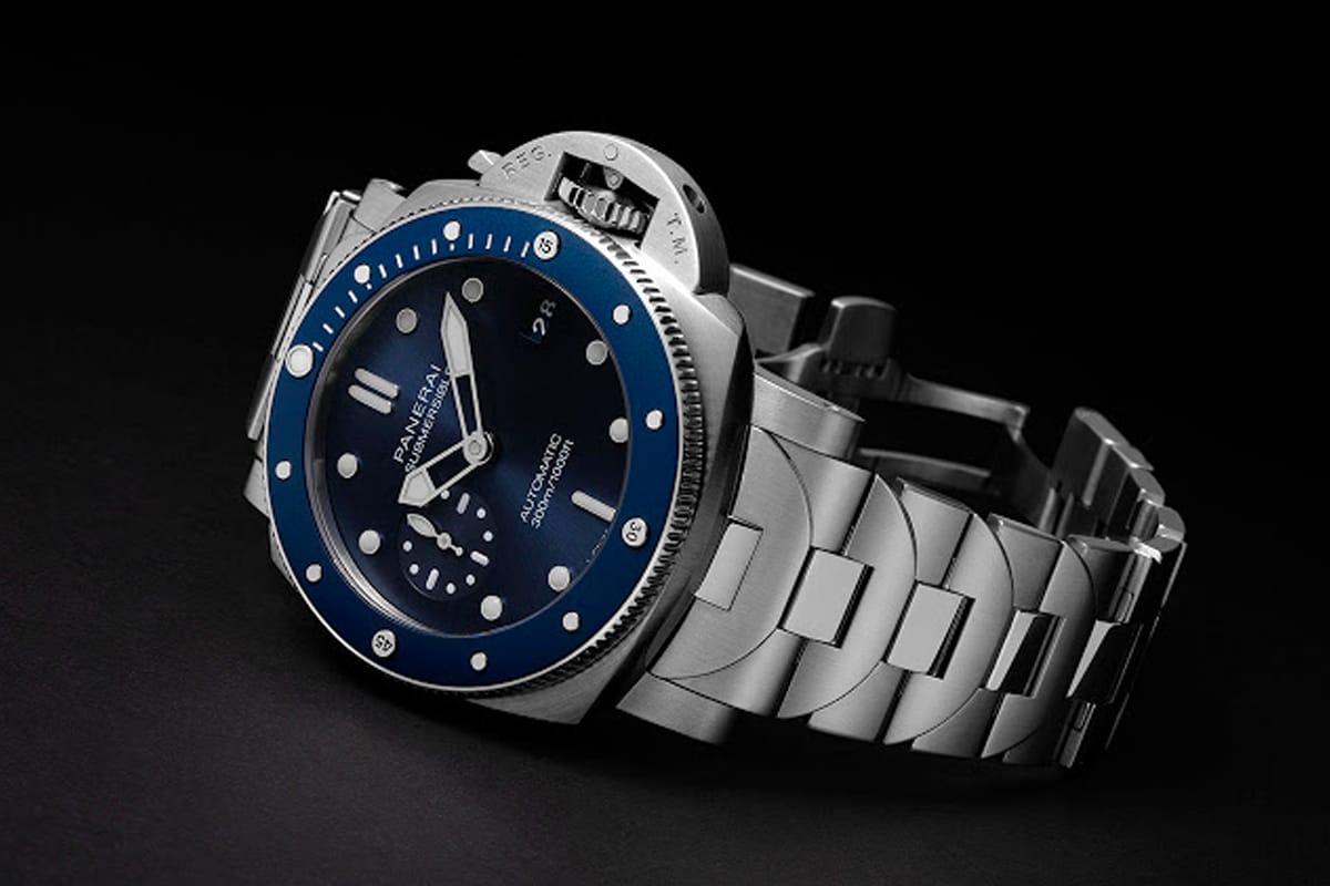 Panerai unveils the first submersible 42mm with a metal bracelet