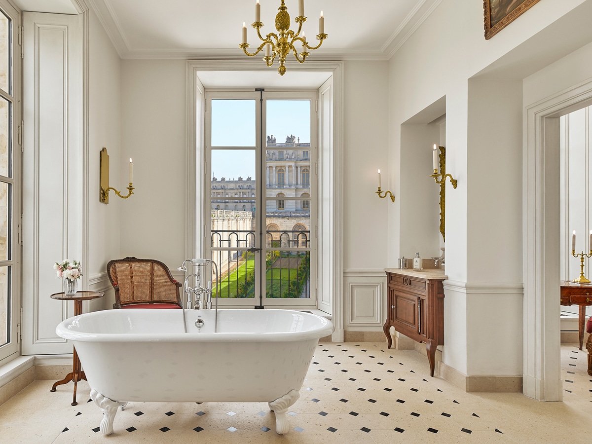 Stay at the palace of versailles 7