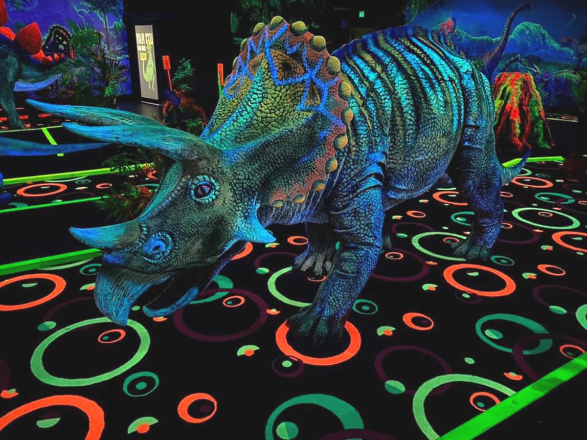 chillisaurus mini golf interior