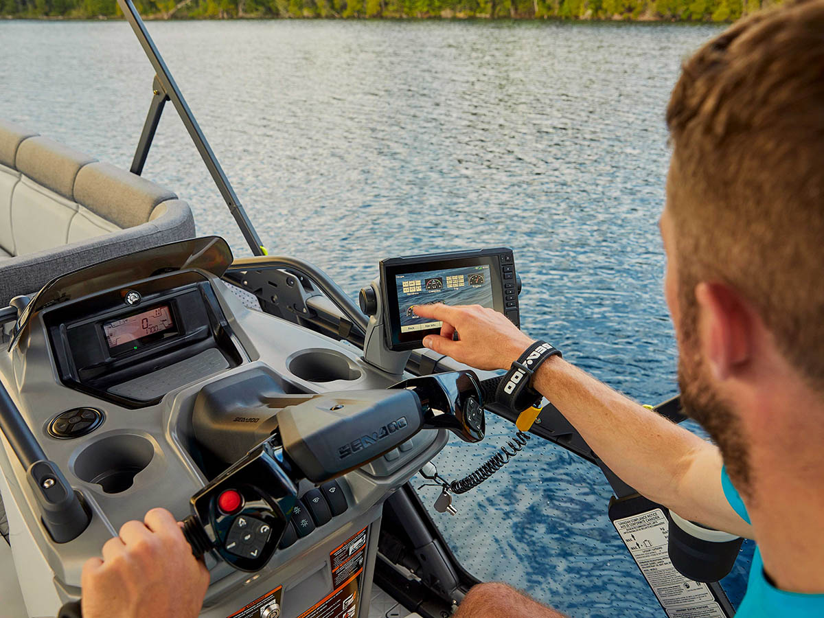 2022 sea doo pontoon driverarea