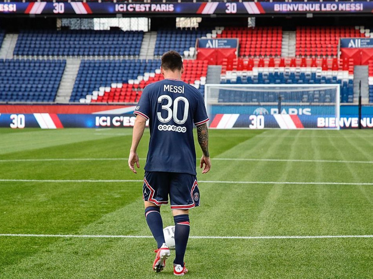 Lionel Messi's PSG Jersey Sold Out in 30 Minutes