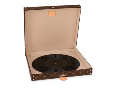 Louis Vuitton's $2,700 'Pizza Box' is More Form than Function | Man of Many