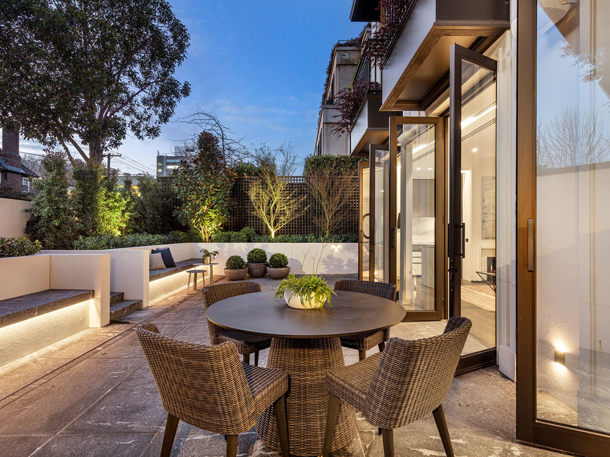 Toorak house balcony