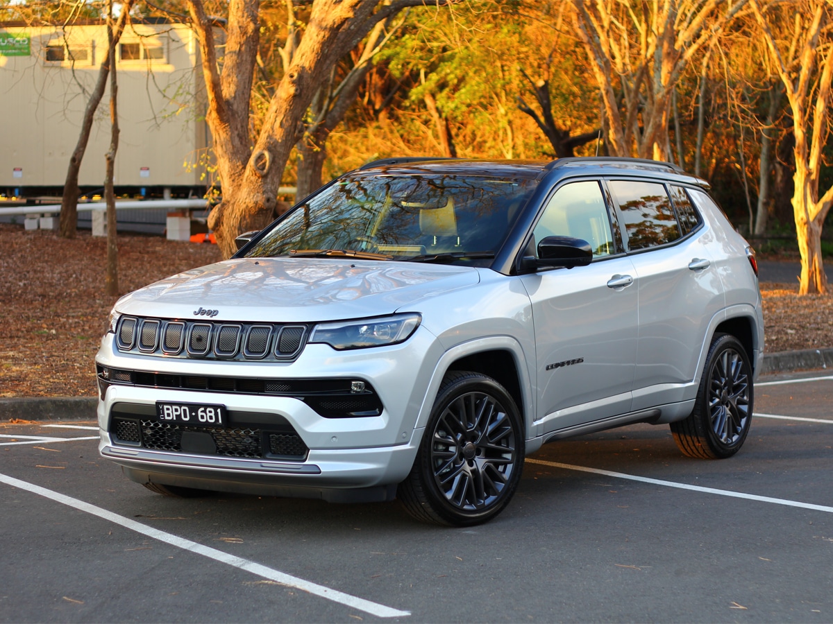 2022 jeep compass feature