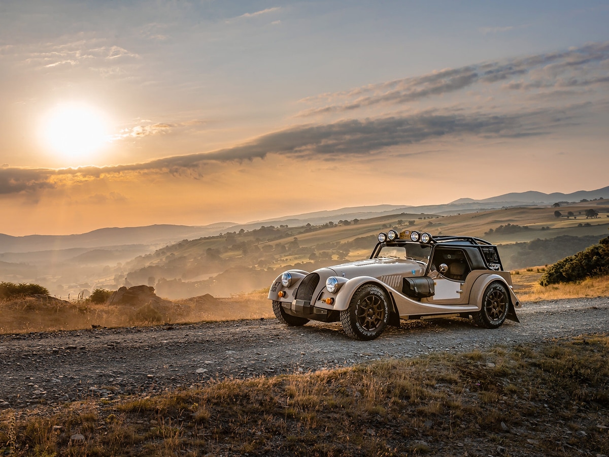 Morgan-Plus-Four-CXT-sunset.jpg