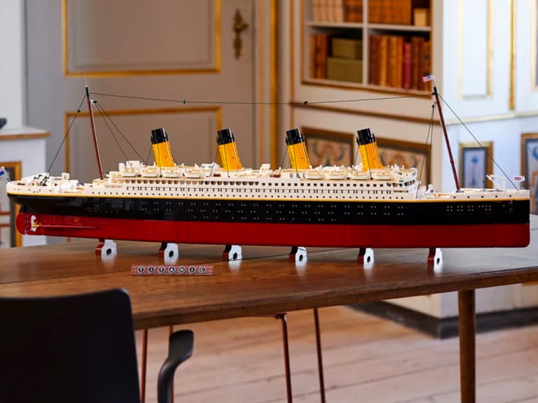 titanic lego 9090 pieces