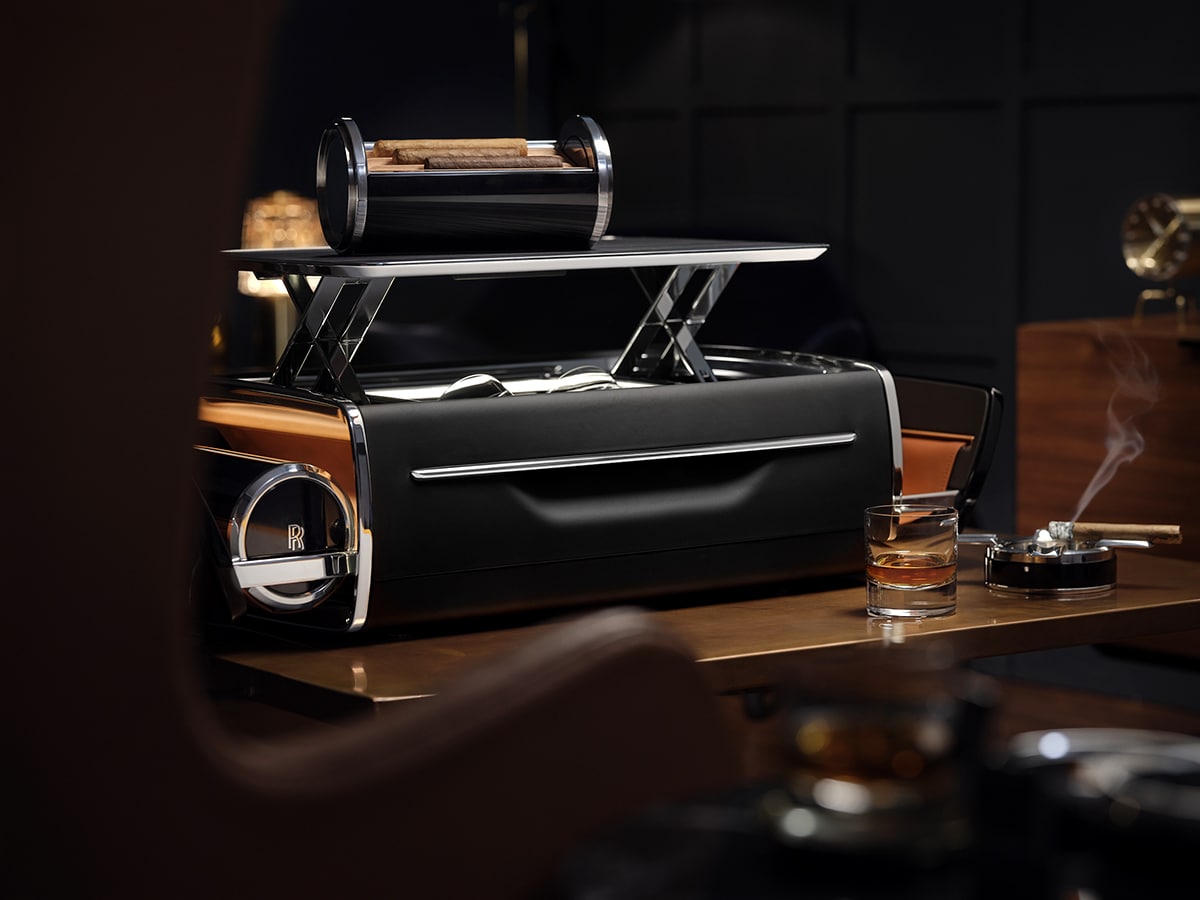 Rolls royce whisky and cigar chest 1