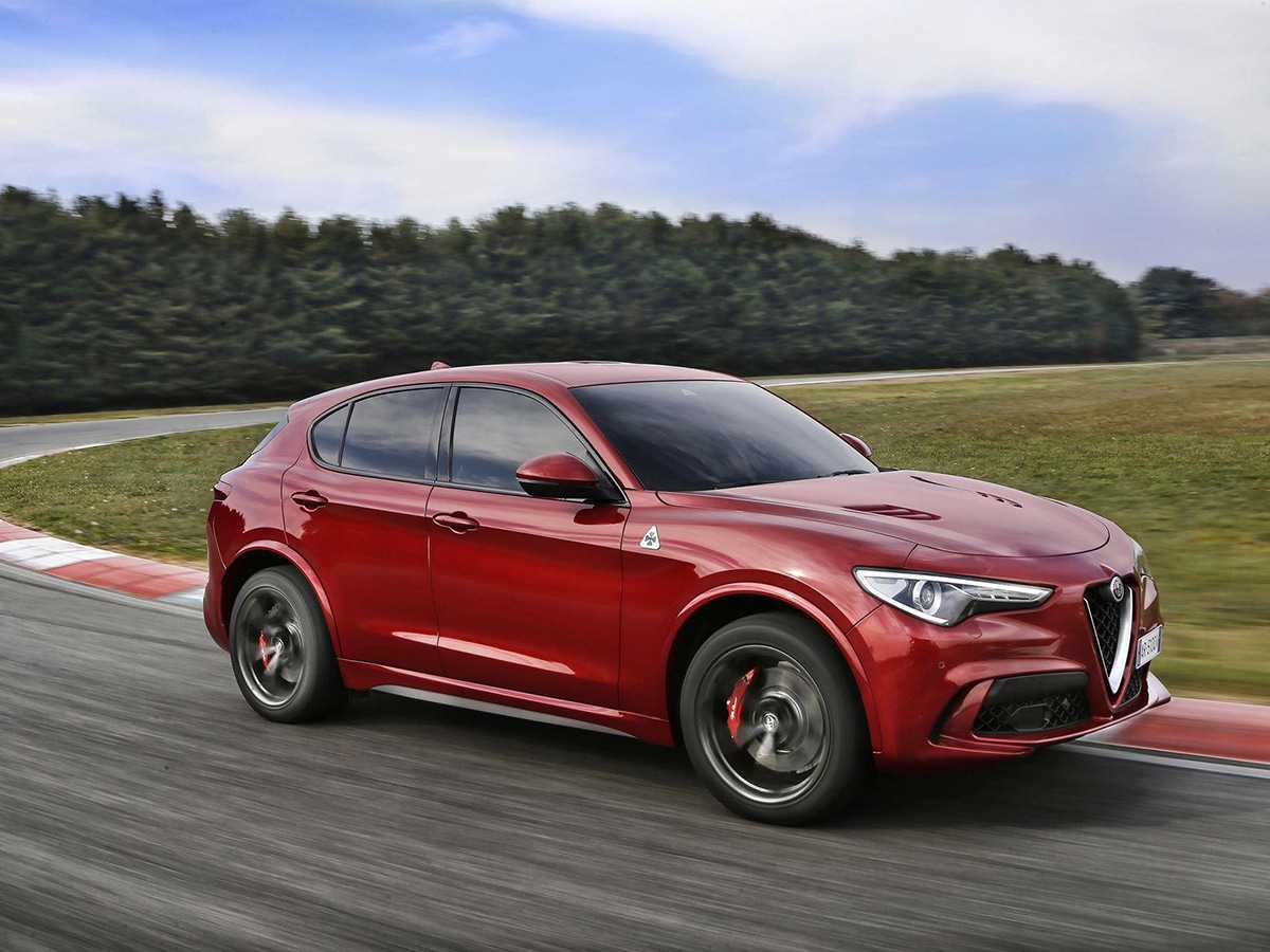 2 alfa romeo stelvio quadrifoglio