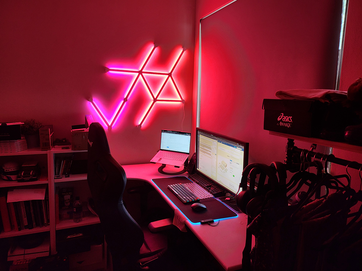 Hexagonal design Nanoleaf Lines RGB lighting on wall beside computer set tup