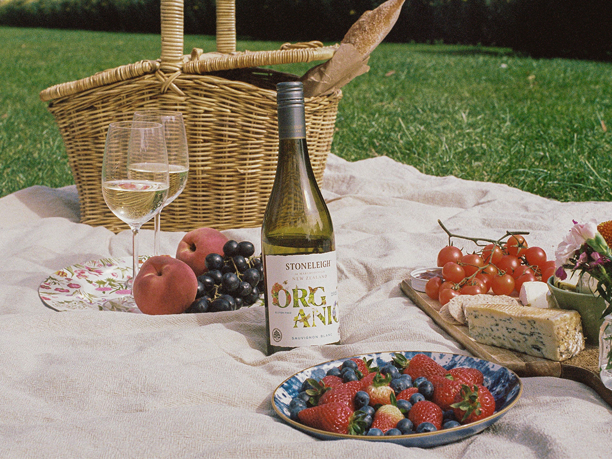 Picnic set up with Stoneleigh Organic Sauvignon Blanc wine