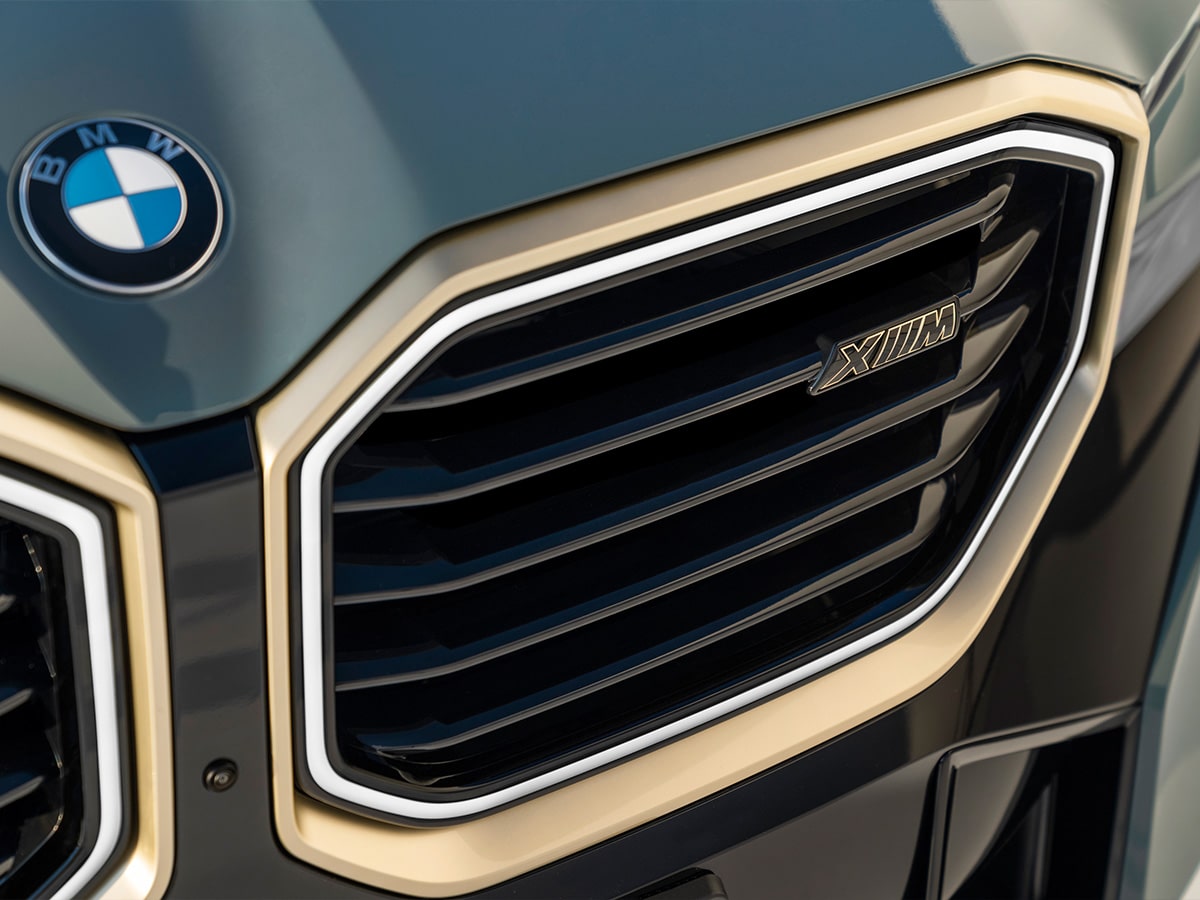 2023 bmw xm front grille 1