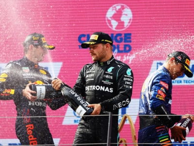 Feel-Good Friday: 10 December - Champagne Showers
