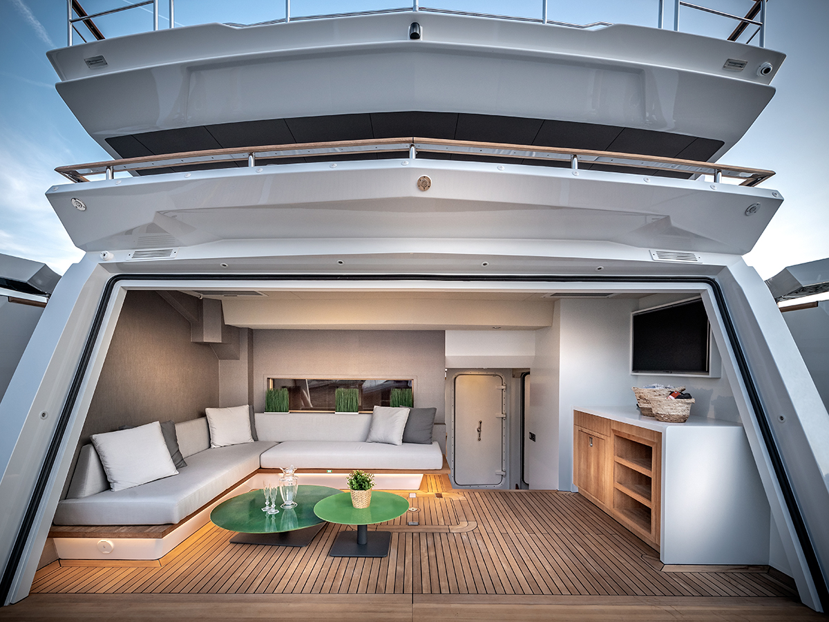Numarine 37xp expedition superyacht living area