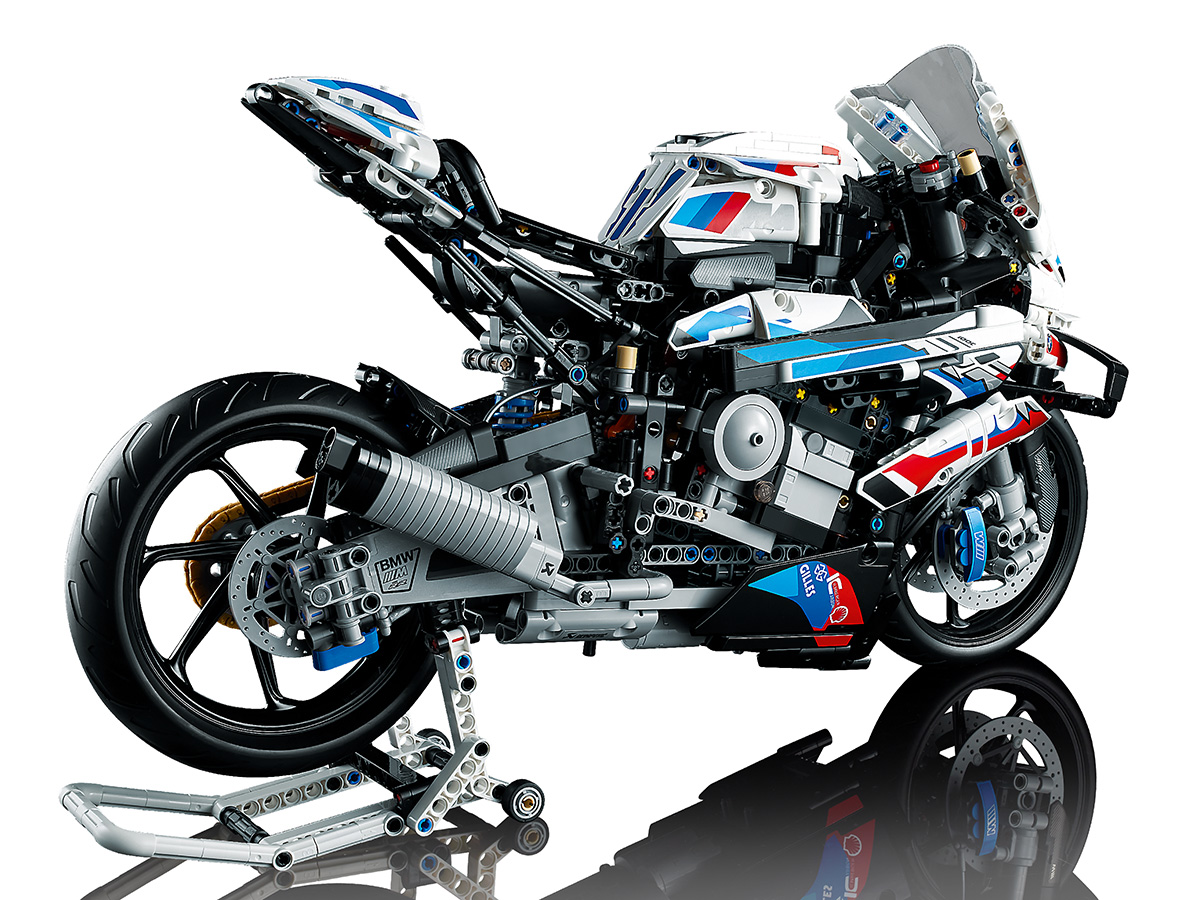 BMWMotorrad on X: If you've already been impressed by the LEGO Technic BMW  M 1000 RR in scale 1:5, you shouldn't miss this masterpiece. From now on,  the LEGO #MRR in full