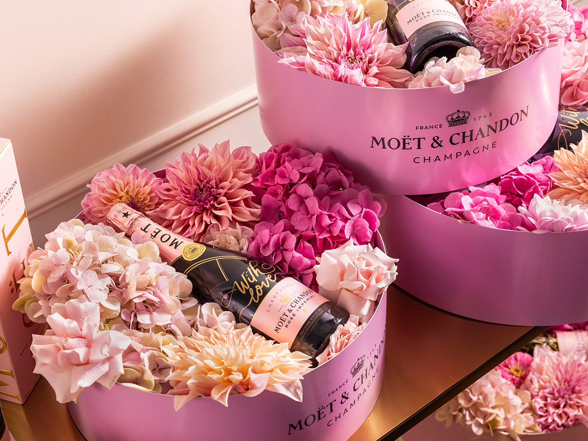 MOËT & CHANDON  Moët & Chandon has released two types of limited gift  boxes, the perfect gifts for your loved ones!