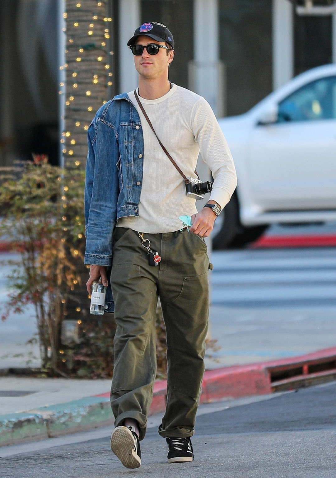 Style Guide How to Dress Like Jacob Elordi Man of Many