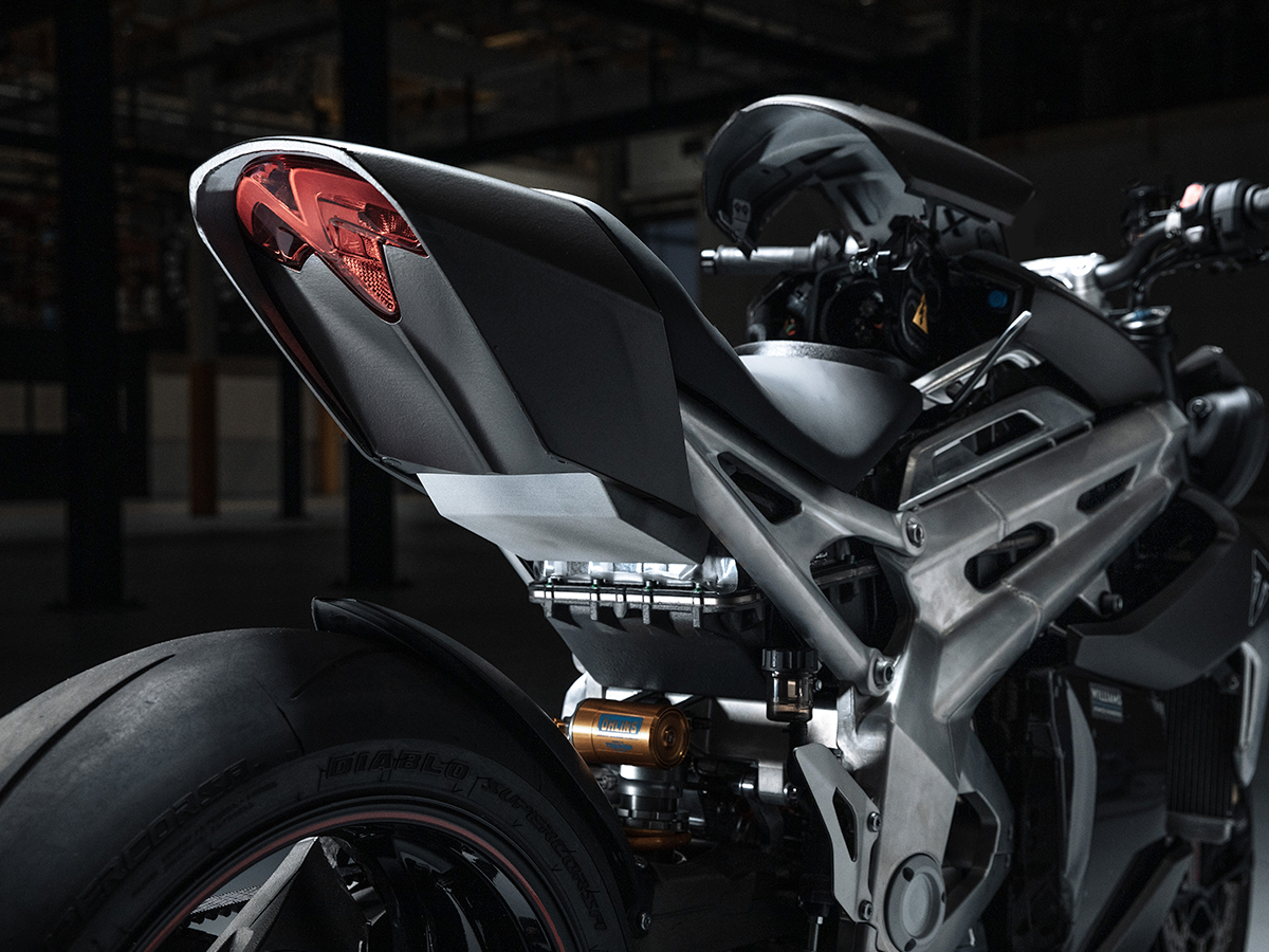 3 triumph te 1