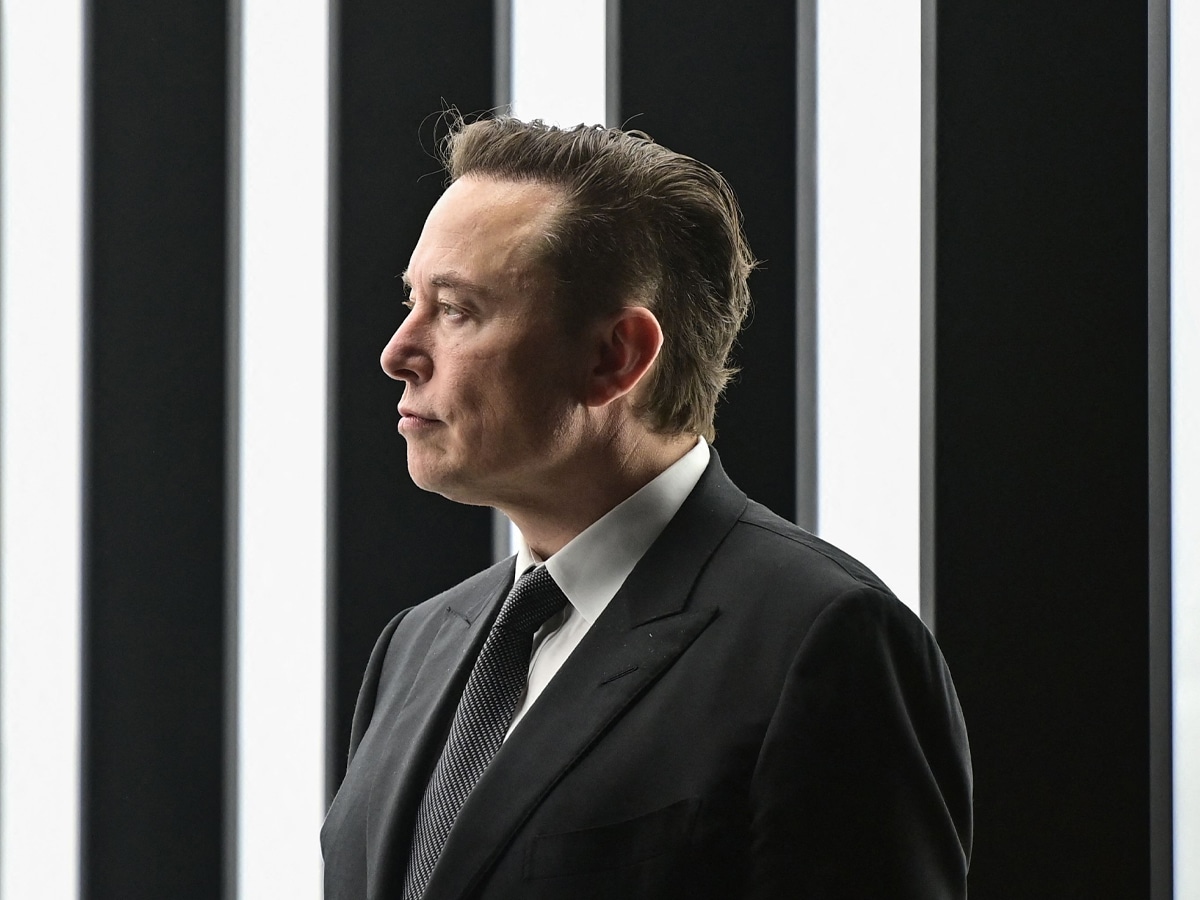 Elon musk buys twitter