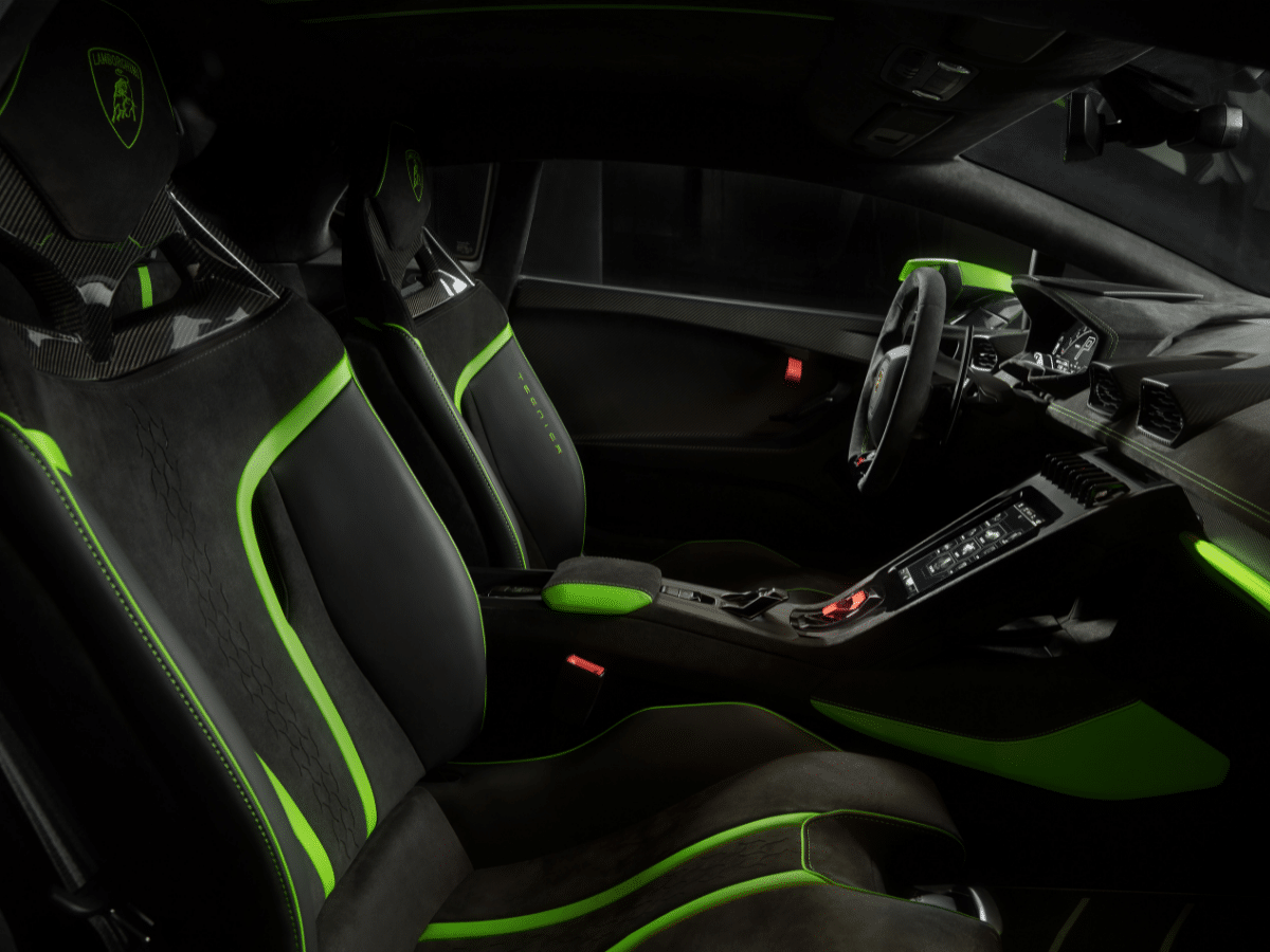 Lamborghini technica interior